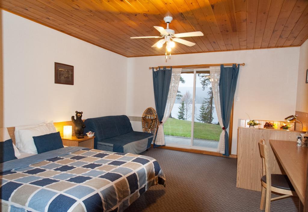 Motel Ours Bleu Lac-Saguay Chambre photo