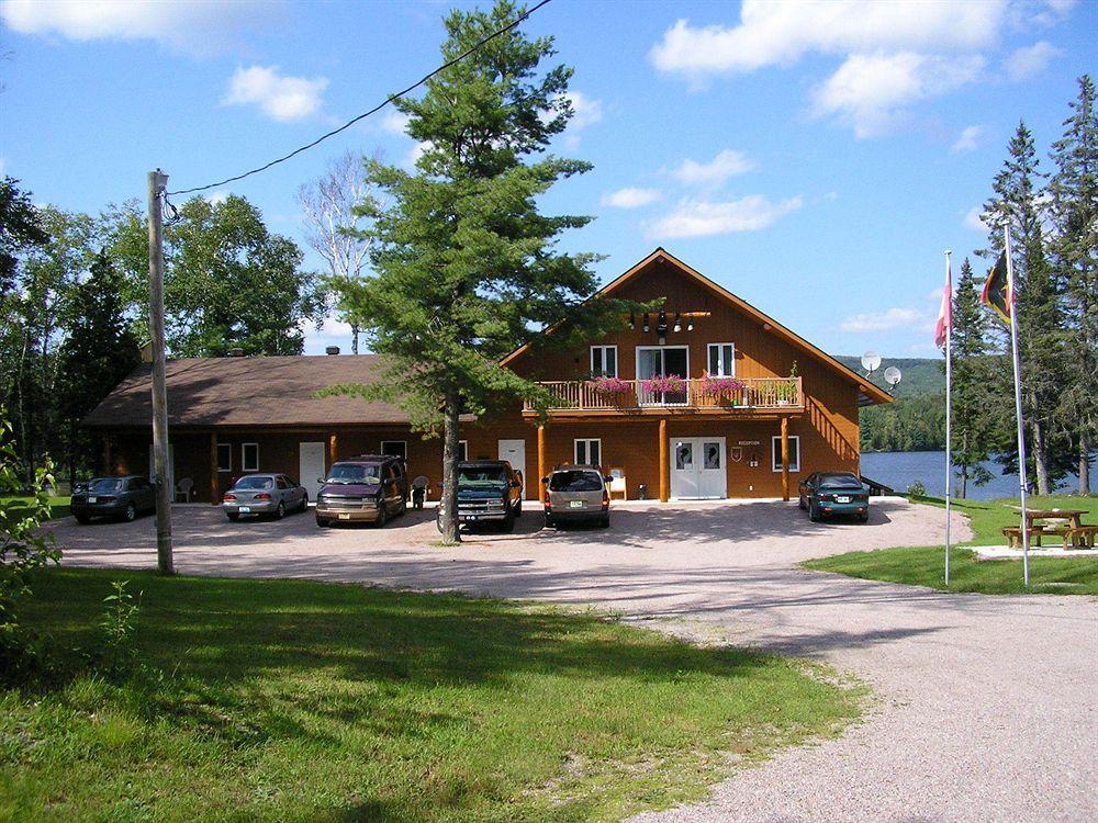 Motel Ours Bleu Lac-Saguay Extérieur photo