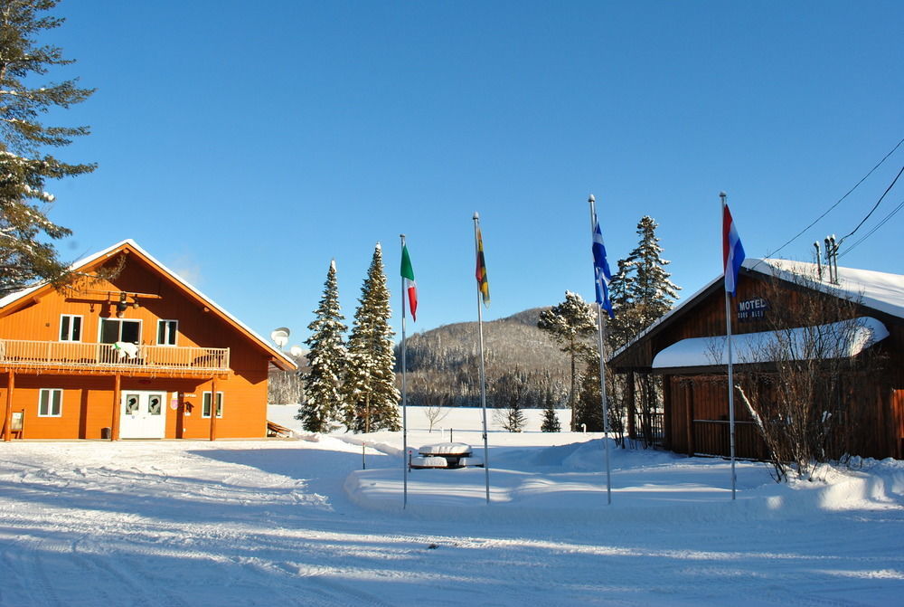 Motel Ours Bleu Lac-Saguay Extérieur photo