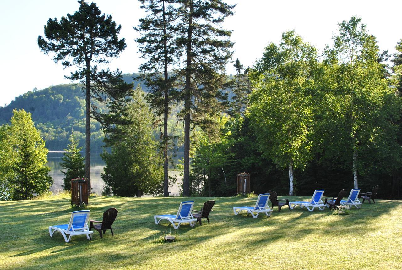 Motel Ours Bleu Lac-Saguay Extérieur photo