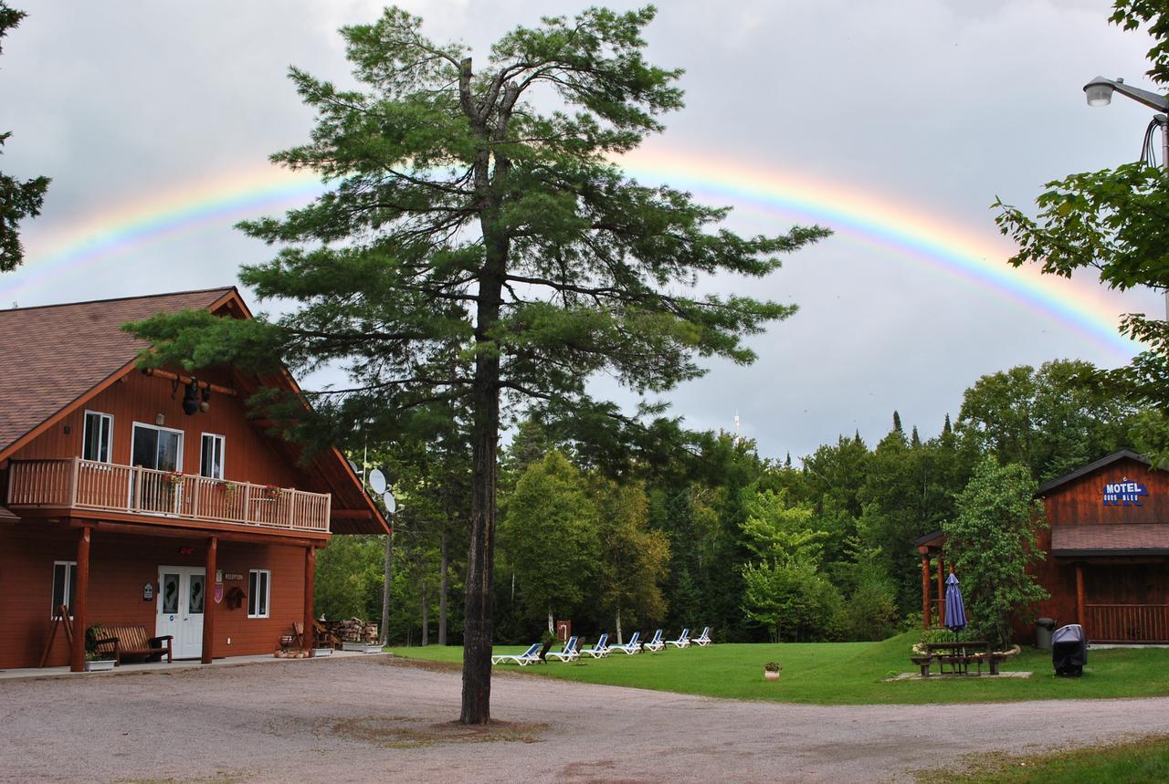 Motel Ours Bleu Lac-Saguay Extérieur photo