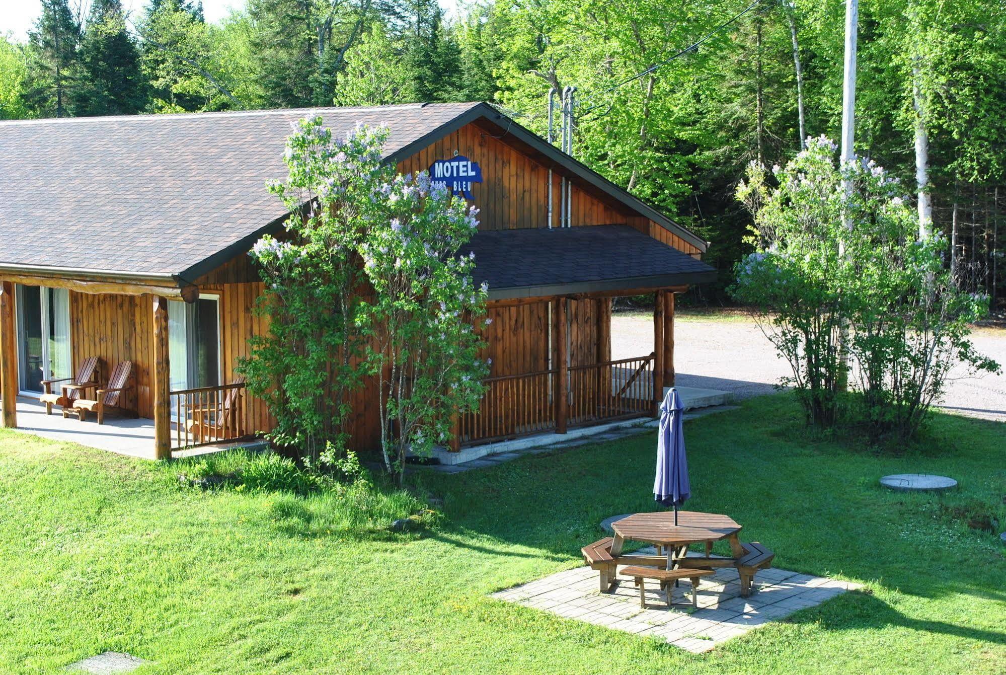 Motel Ours Bleu Lac-Saguay Extérieur photo