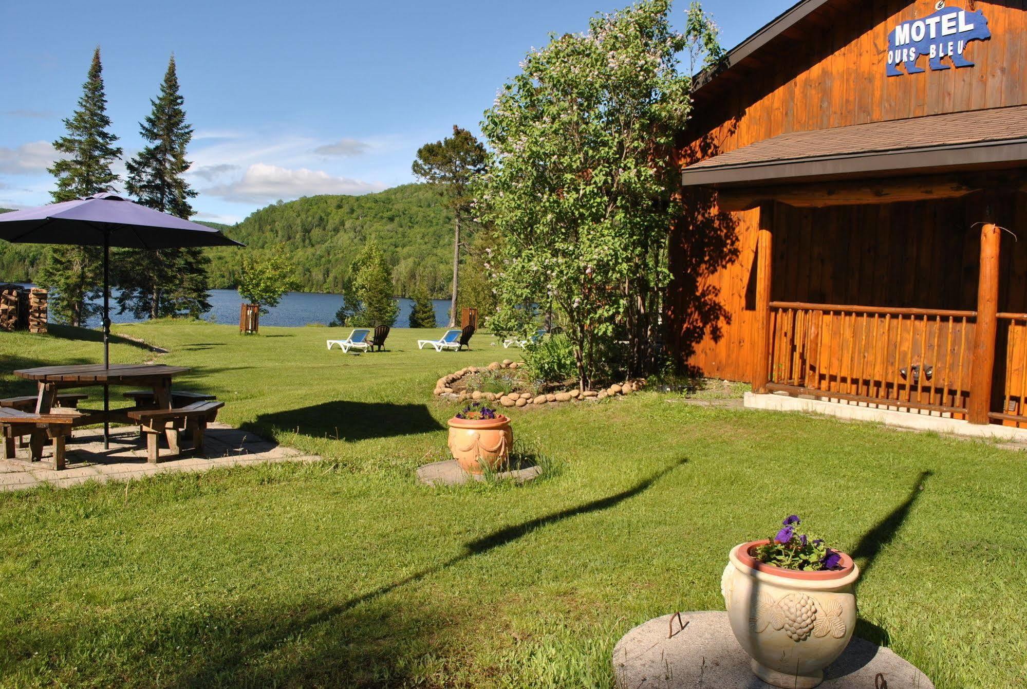 Motel Ours Bleu Lac-Saguay Extérieur photo