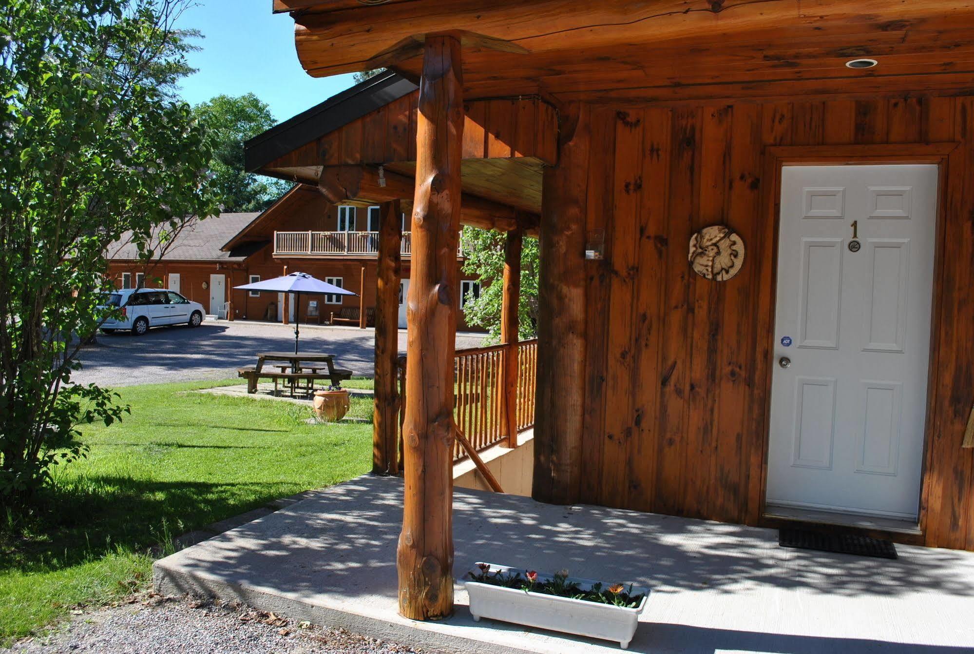 Motel Ours Bleu Lac-Saguay Extérieur photo