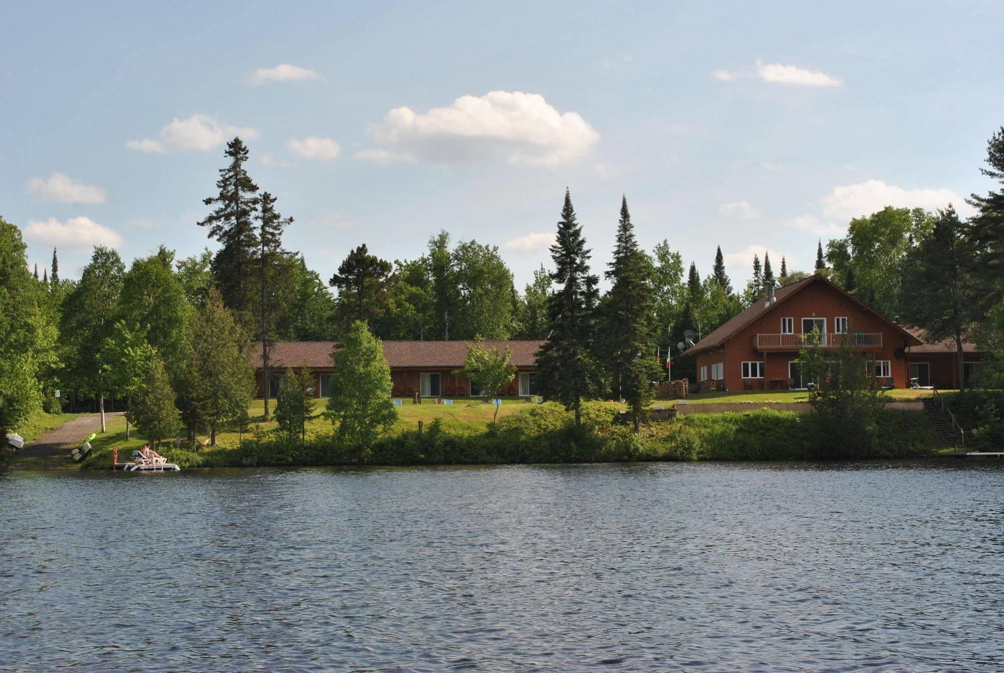 Motel Ours Bleu Lac-Saguay Extérieur photo