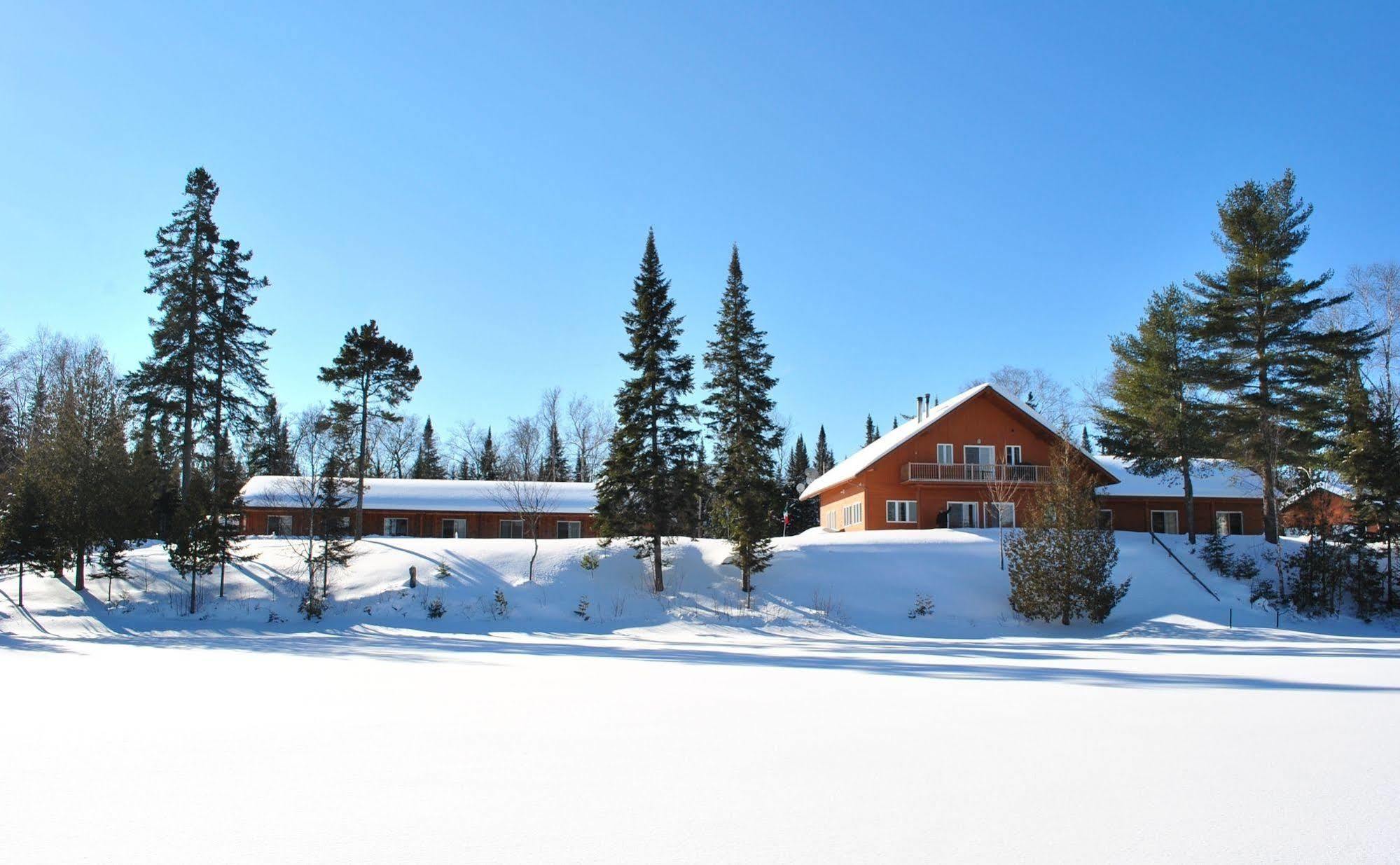 Motel Ours Bleu Lac-Saguay Extérieur photo