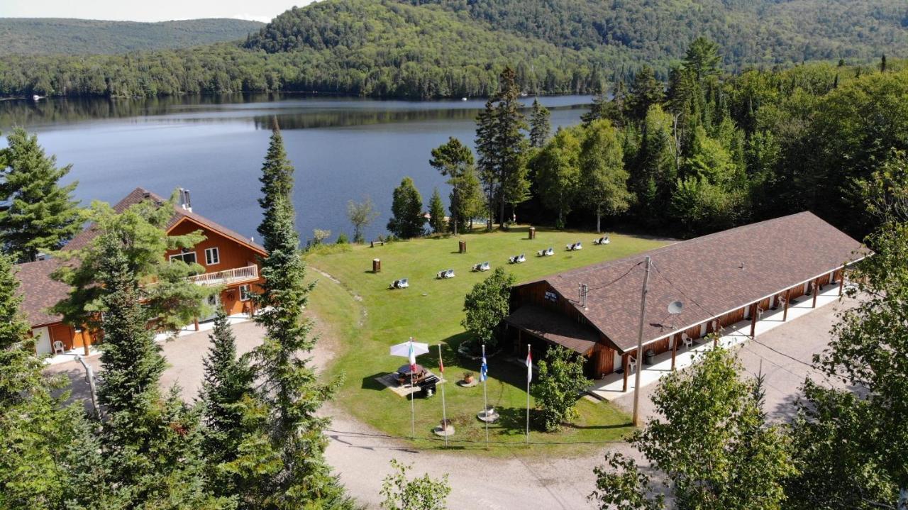 Motel Ours Bleu Lac-Saguay Extérieur photo