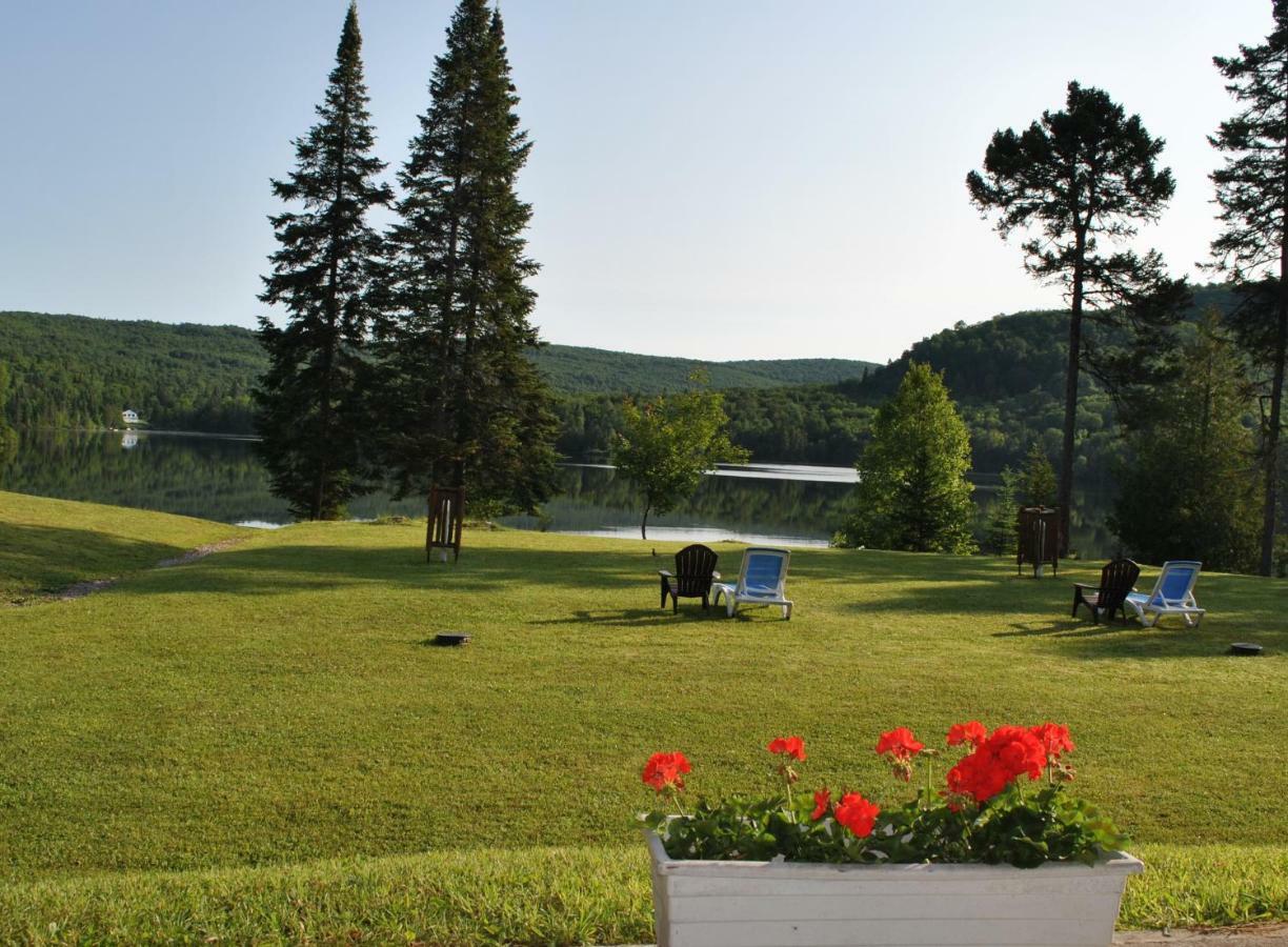 Motel Ours Bleu Lac-Saguay Extérieur photo