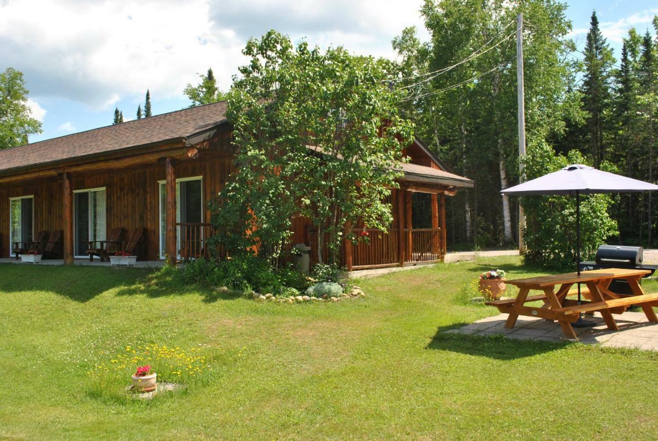 Motel Ours Bleu Lac-Saguay Extérieur photo