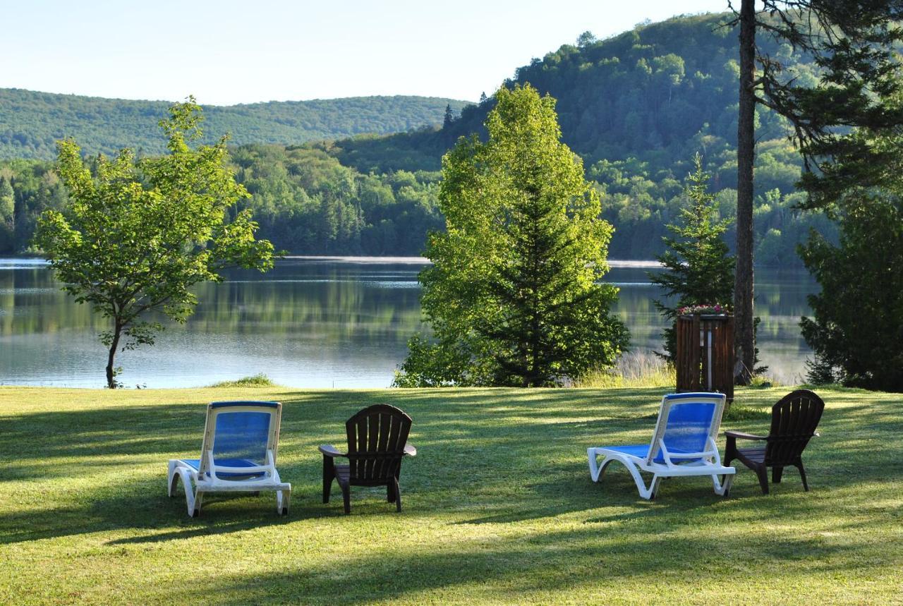 Motel Ours Bleu Lac-Saguay Extérieur photo