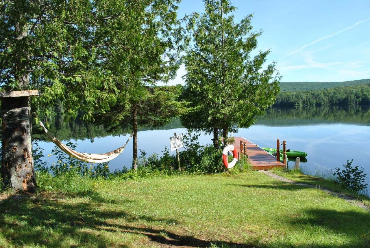 Motel Ours Bleu Lac-Saguay Extérieur photo